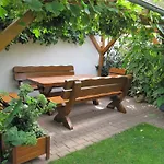 Abendstille Am Obstgarten Mit Terrasse